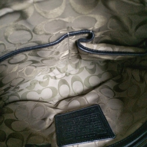 SOLD! Vintage Black Leather Coach Crossbody Bag - Picture 5 of 5